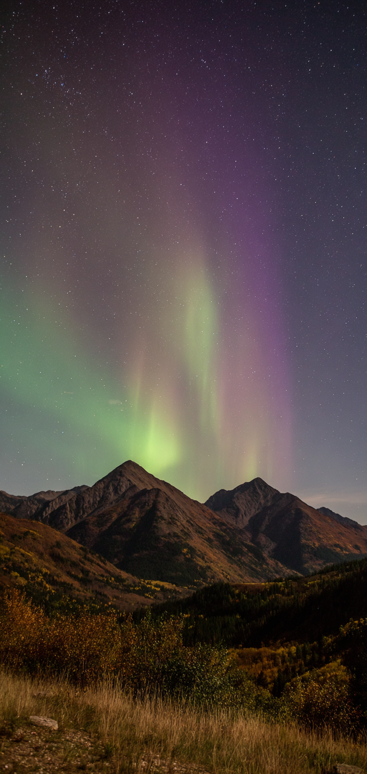 Minimal mountains with aurora glow